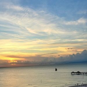 Meet your Posher, Loraine